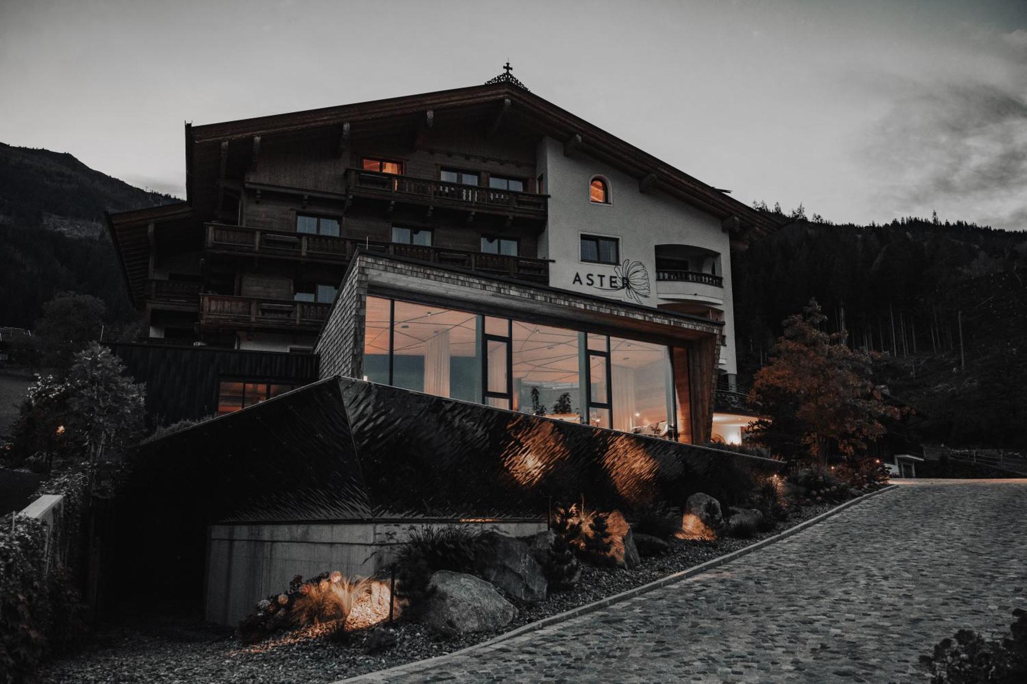 Aster Boutique Hotel & Chalets Fuegenberg Esterno foto